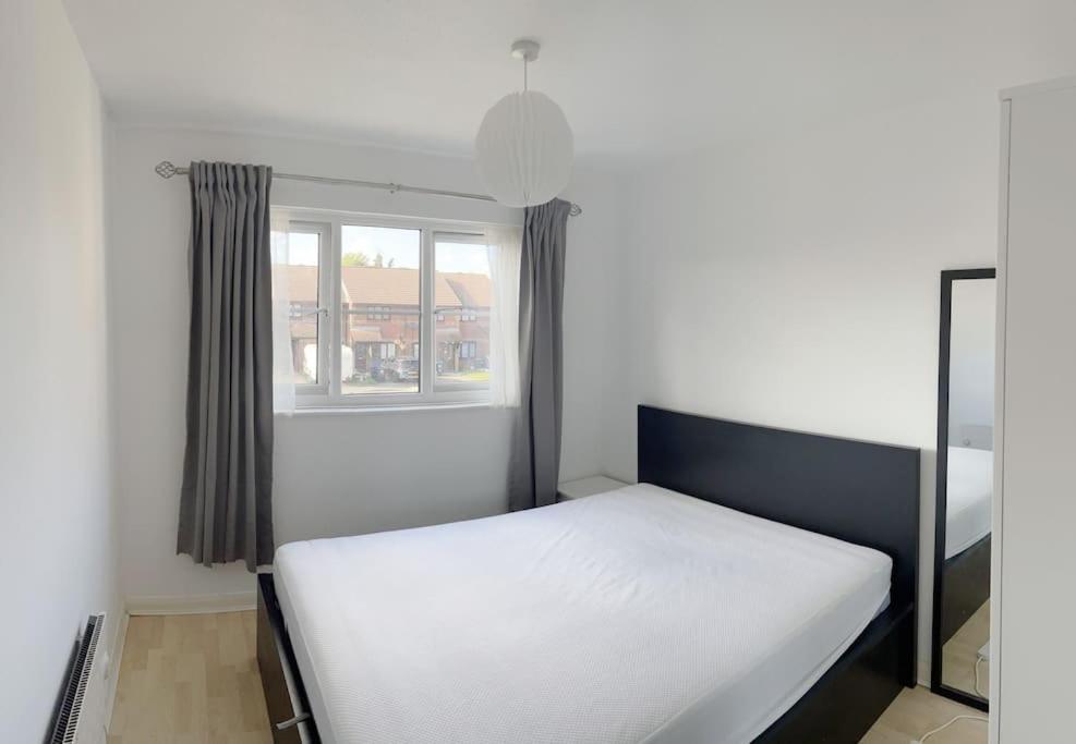 Colliers Wood 1 Bed South London Short Stay Mitcham Buitenkant foto