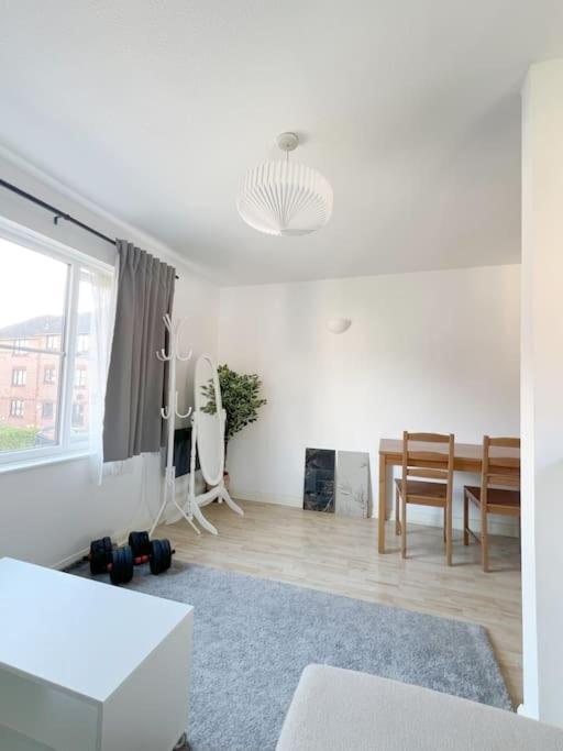 Colliers Wood 1 Bed South London Short Stay Mitcham Buitenkant foto