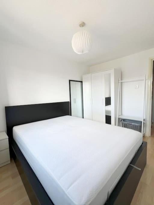 Colliers Wood 1 Bed South London Short Stay Mitcham Buitenkant foto